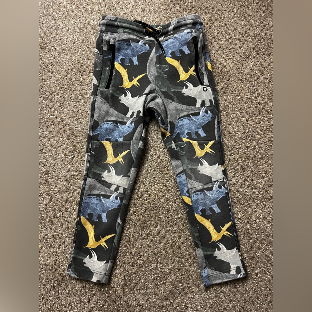 Gap fit boys gray and green dinosaur jogger sweatpants  4T B1G1 50% off